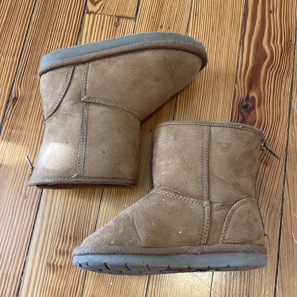 Baby Gap “Ugg” boots - Picture 3 of 5